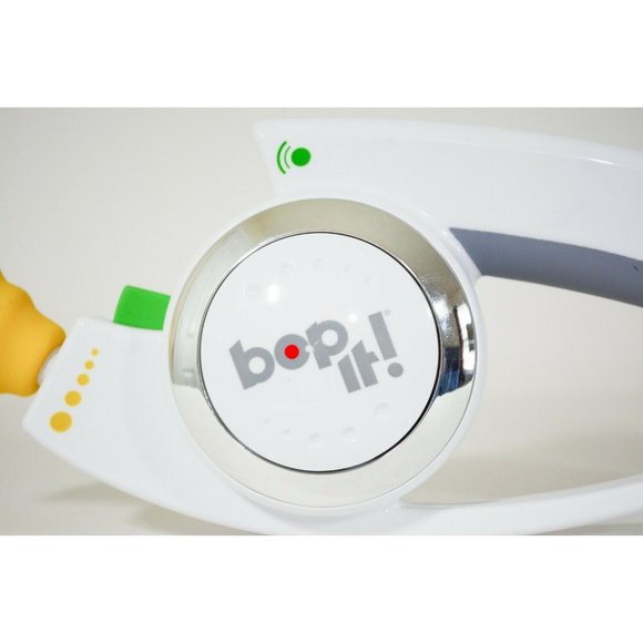 Hasbro Bop It 2008 Original Electronic Game Pull Twist Bop Handheld Toy Tested - Picture 2 of 7